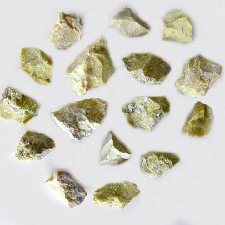 Soothing Crystals – Engroshandel Spirituelle sten og krystaller – 1 stk. rå sten | Serpentin | Helbredende rå krystaller1