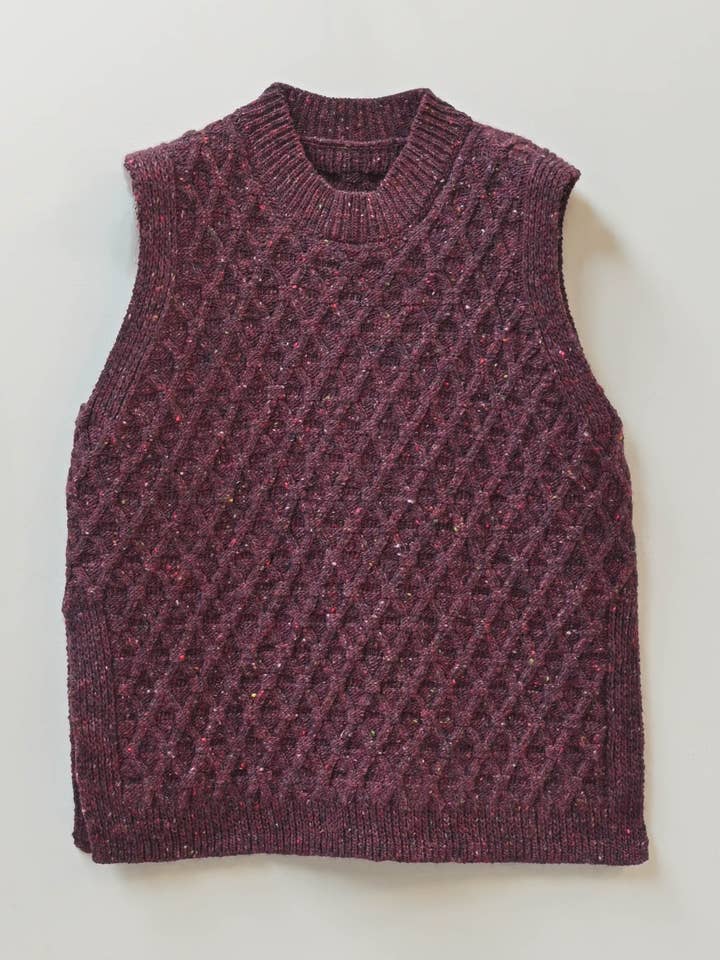 Le gilet Lawson Donegal en laine mérinos Mulberry pour la vente par OUBAS