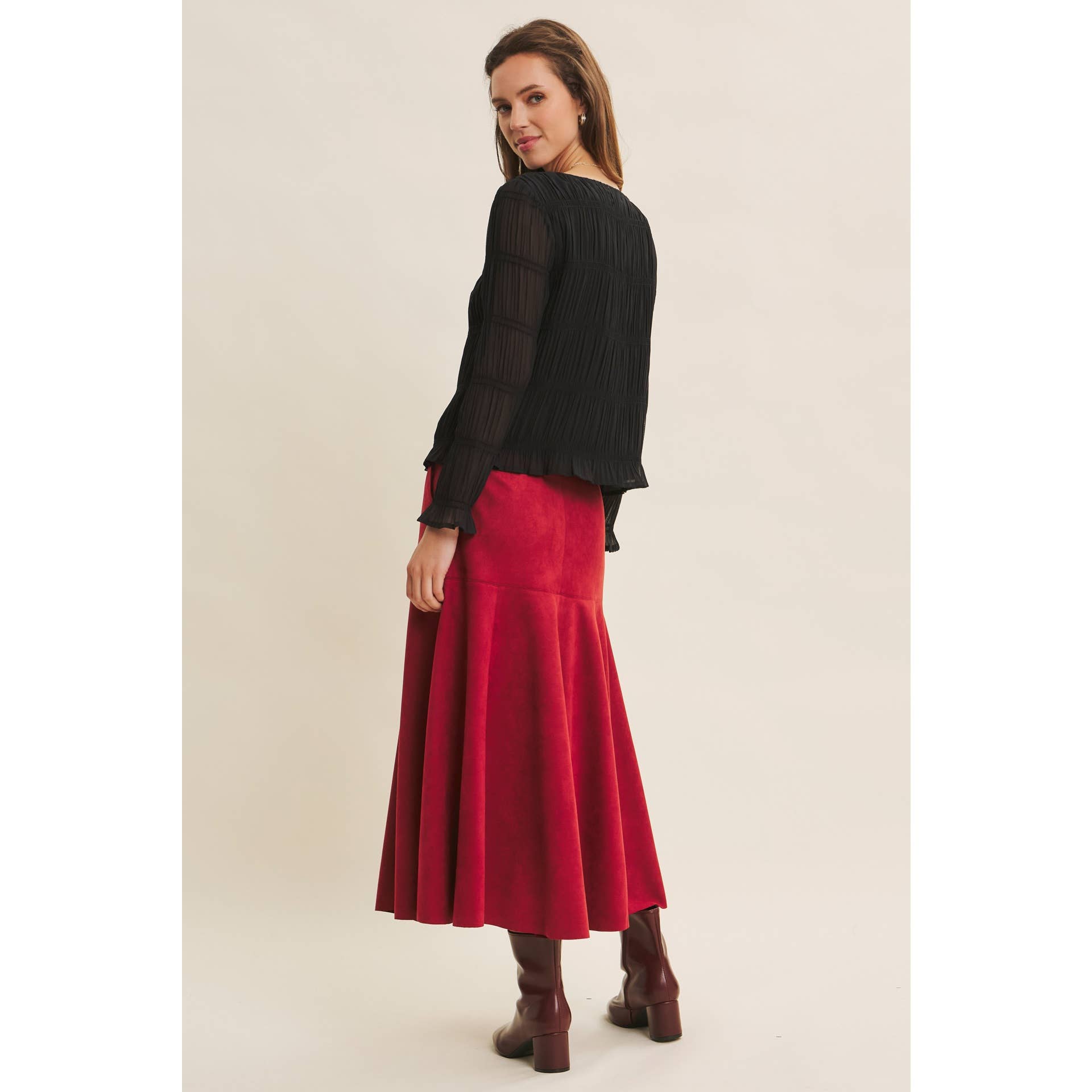 in february – wholesale Kjol - Dam – VEGANSK MOCKA PANELERAD A-LINJE MIDI-KJOL7