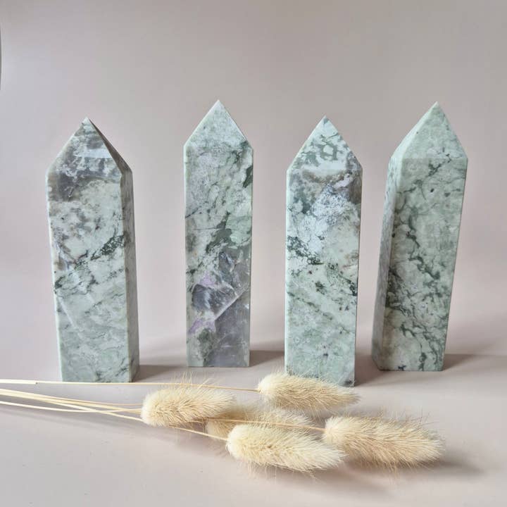 Moonlight Gemstones - Wholesale Spiritual Stone/Crystal - Hackmanite Gemstone Tower – clarity, energetic protection & spiritual stillness1