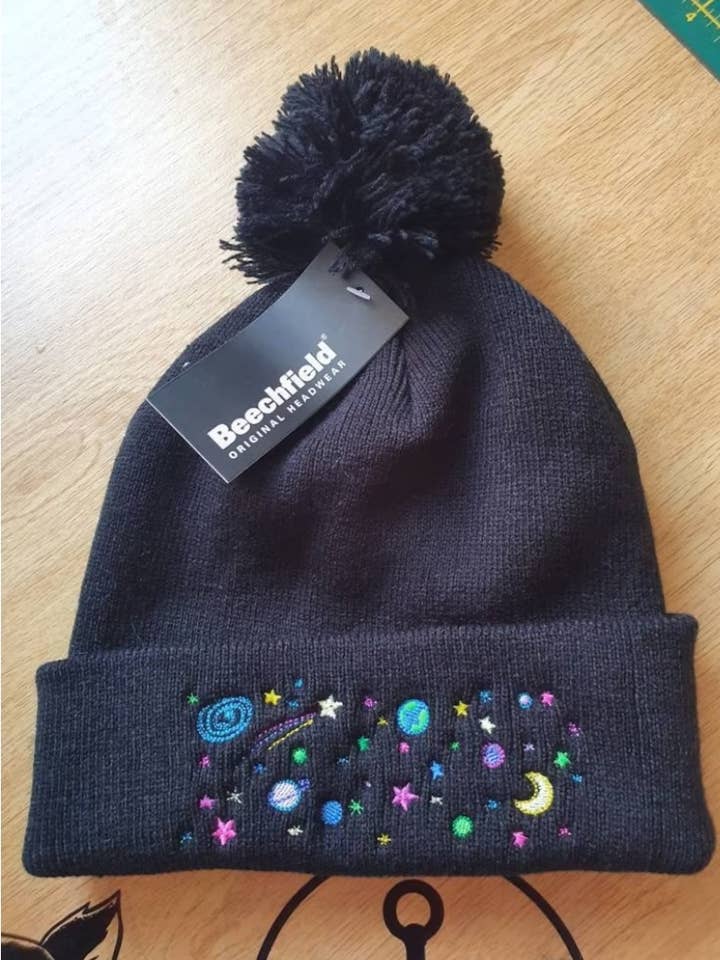 Beainie preto bordado celeste espacial galáctico/bobble por atacado de Kaos Creations