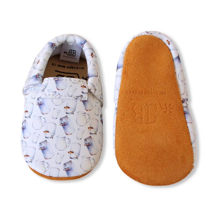 Mocassins sans franges Lait pour la vente par Buckaroo Baby Co.