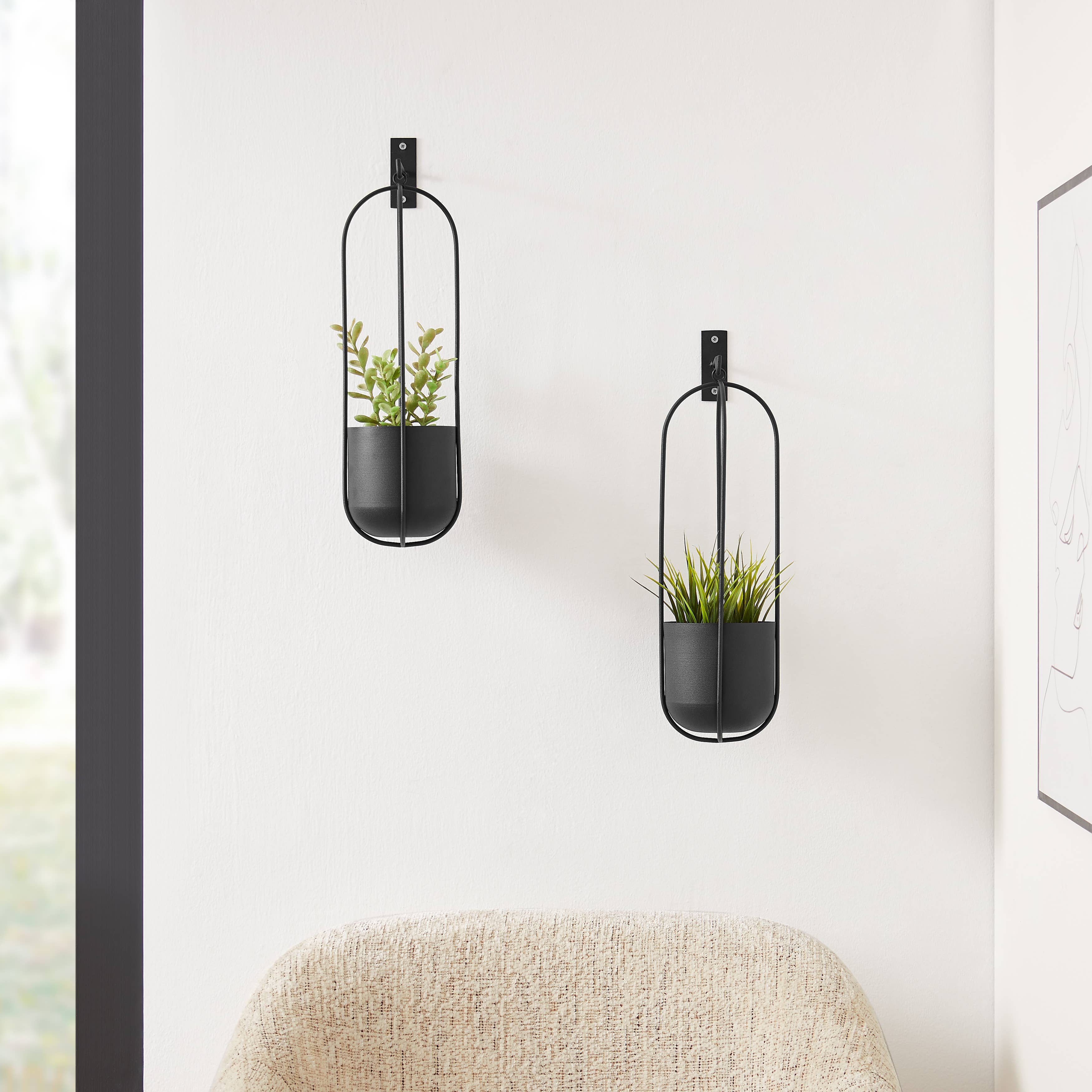 Danya B – wholesale Hanging planter – Walter 2-Piece Modern Black Oval Hanging Wall Planter Set3