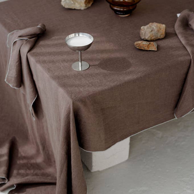 dodesign - Wholesale Tablecloth - Linen Tablecloth with contrast detail Stone Cacao -330x145cm1
