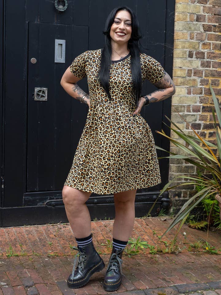 Rebel Romance - Wholesale Dress – Women's - Rebel Romance Classic Leopard Stretch Smock Dress14