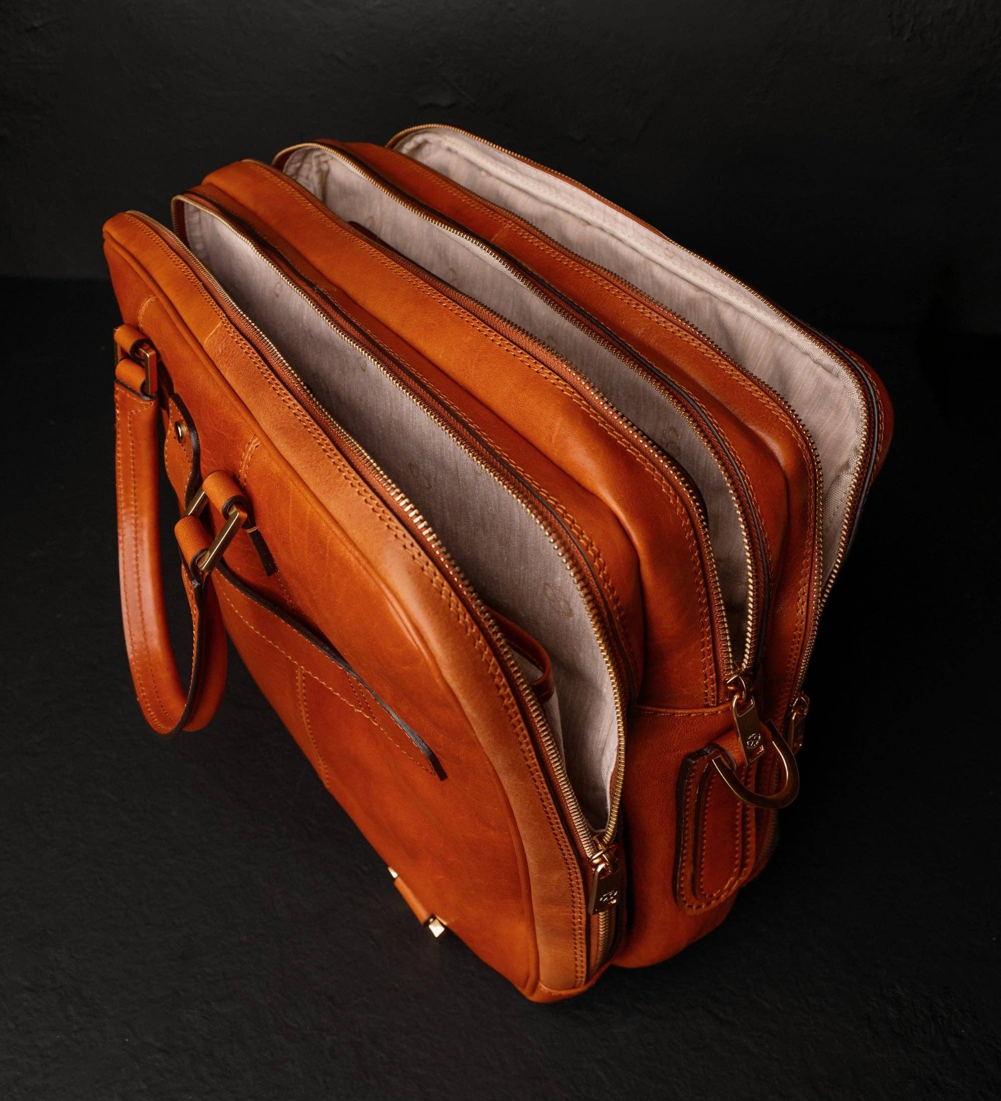 Time Resistance – Engroshandel Dokumentmappe – Unisex – Læderkonvertibel dokumentmappe-rygsæk - Farvel til våbnene27