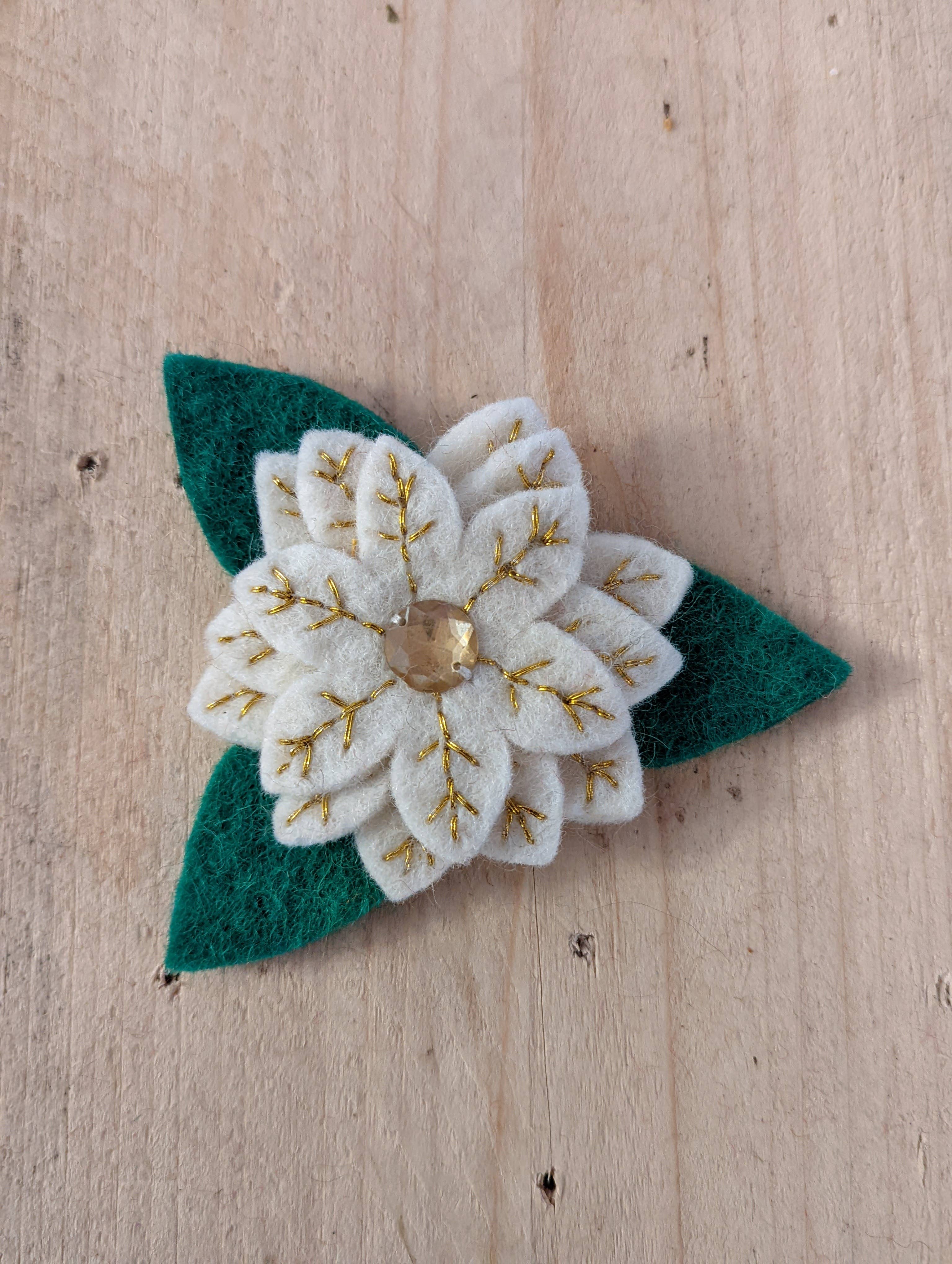 Spilla Con Rose In Pannolenci E Feltro Rosso Scuro - Rosa E Marrone - Italia - Foto 5