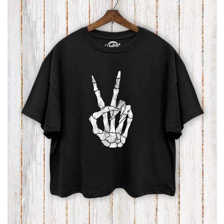 VINTAGE POINT USA - Vendita all'ingrosso Maglietta serigrafata - Donna - TC550-P5299 MAGLIETTA CORTA AMPIA CON STAMPA GRAFICA MANI A TESCHIO IN SEGNO DI PACE0