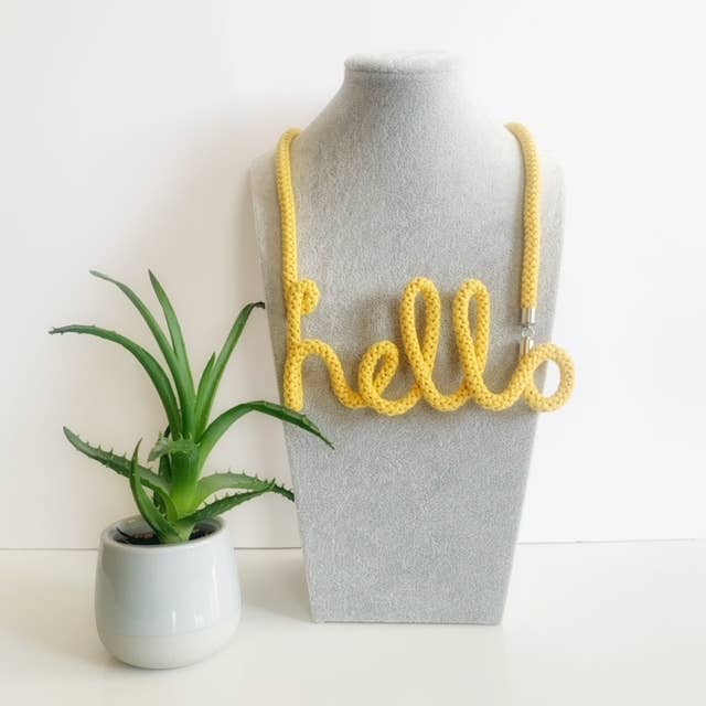 Handmade by Tinni - Wholesale Geweven ketting - The Hello Word Necklace - Handgemaakt door Tinni1