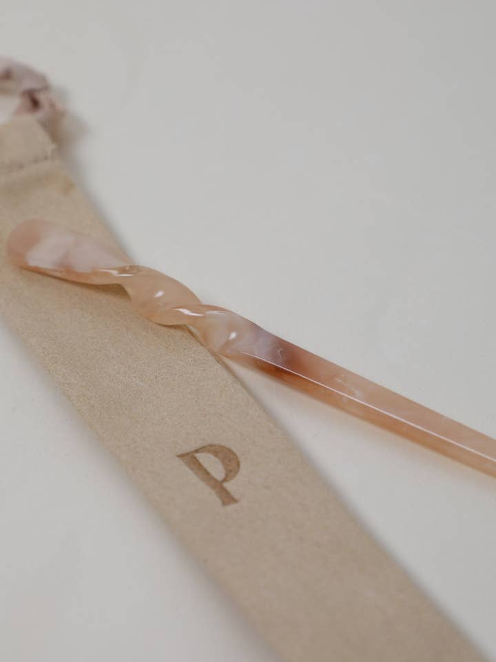 Pic cheveux - Montmartre pour la vente par Peignee Paris