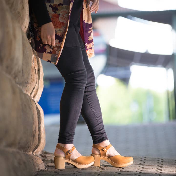 Love of Clogs - Wholesale Clogs – Women's - Amelia Heel Clogs | Tan4