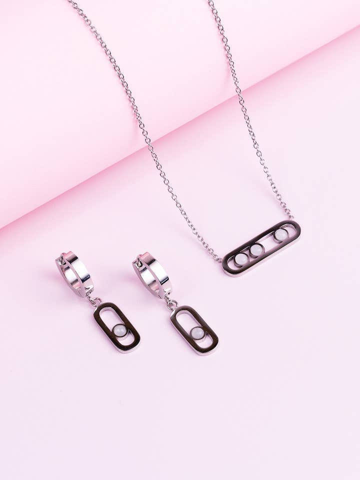 Collana e orecchini con pietra di selenite bianca per la vendita all'ingrosso da parte di Didyma