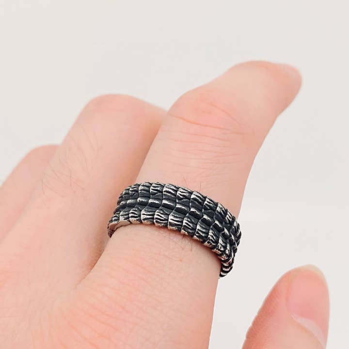 Mio Queena - Wholesale Band/Stacked Ring - Stainless Steel Dragon Scale Ring - MJ/MR1