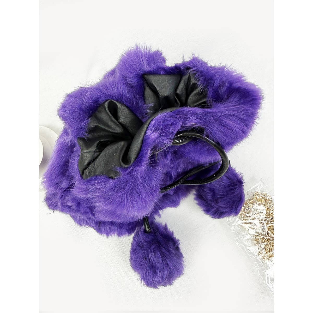 Love and Repeat – wholesale Drawstring bag – women's – Faux Fur Drawstring Bucket Bag5