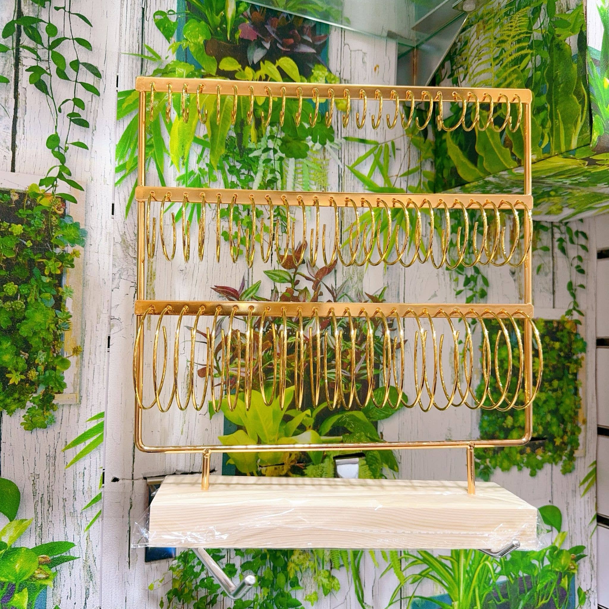 LOLO & YAYA - Wholesale Retailer Display - Jewelry - Fines d'Or—Display of 36 pairs of earrings0