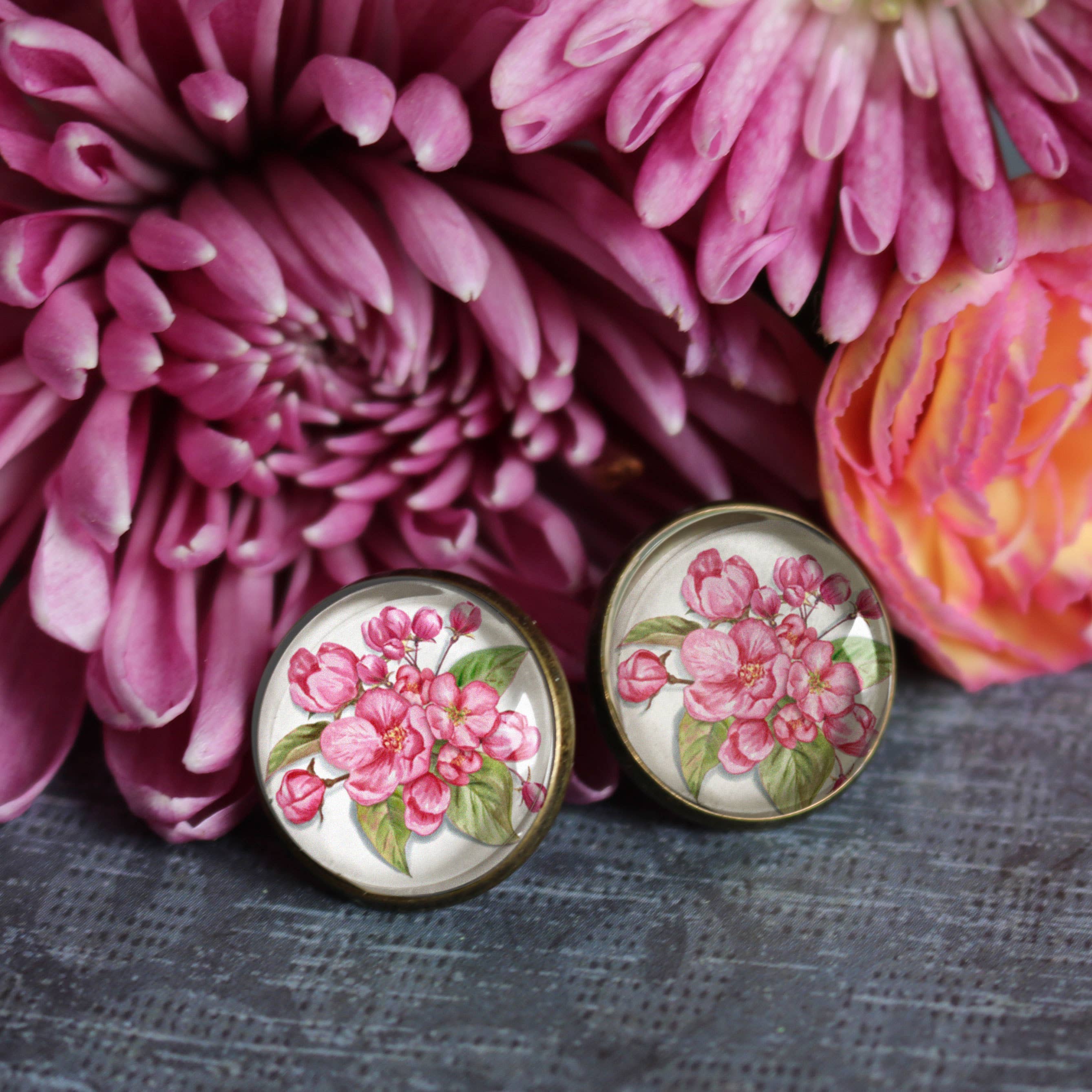 The Divine Iguana – wholesale Solitärörhängen – Cherry Blossom Cottage Core Stud örhängen2