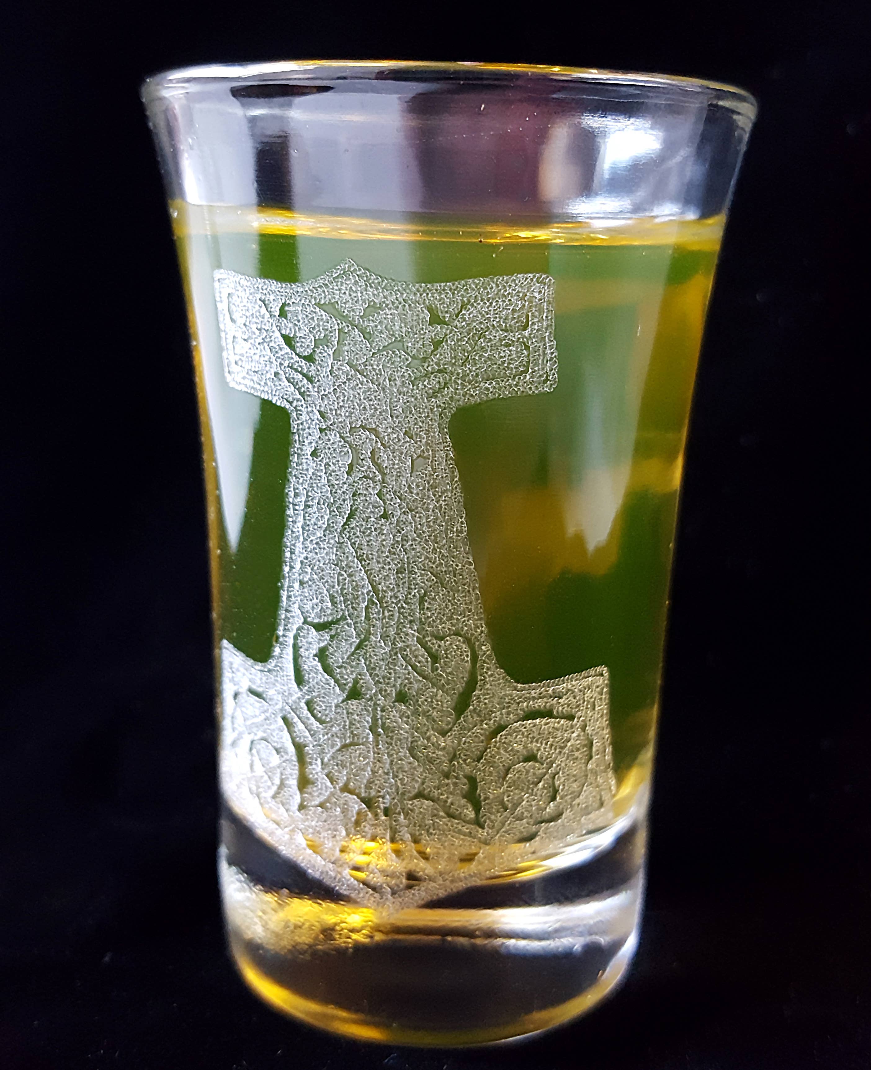 Lyoncraft – Großhandel Schnapsgläser – Mjölnir Thors Hammer Schnapsglas mit Gravur, nordisches Design3
