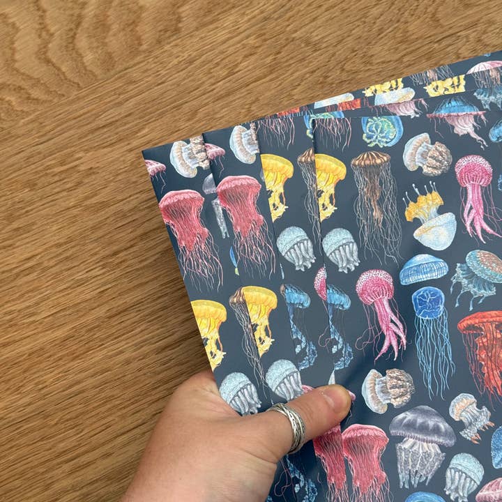 Papier à motifs méduse A4 - Ensemble de 4 pour la vente par Lucy Locks Art