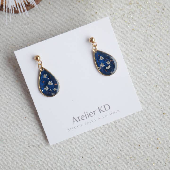 Brincos Celeste com flores de cenoura - gota (médio) por atacado de Kimberley Dubé Atelier