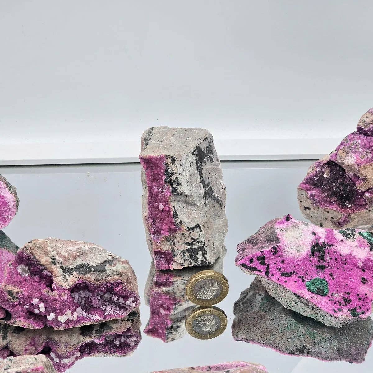 Distinction Crystals - Venta al por mayor Piedras/cristales espirituales - Cristal rosa cobalto calcita natural medio1