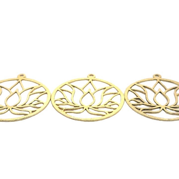 Breloque Lotus/Apprêts Cuivre Apprêt Finition Or/Argent Plaqué, Métal Canon. pour la vente par Purity Beads