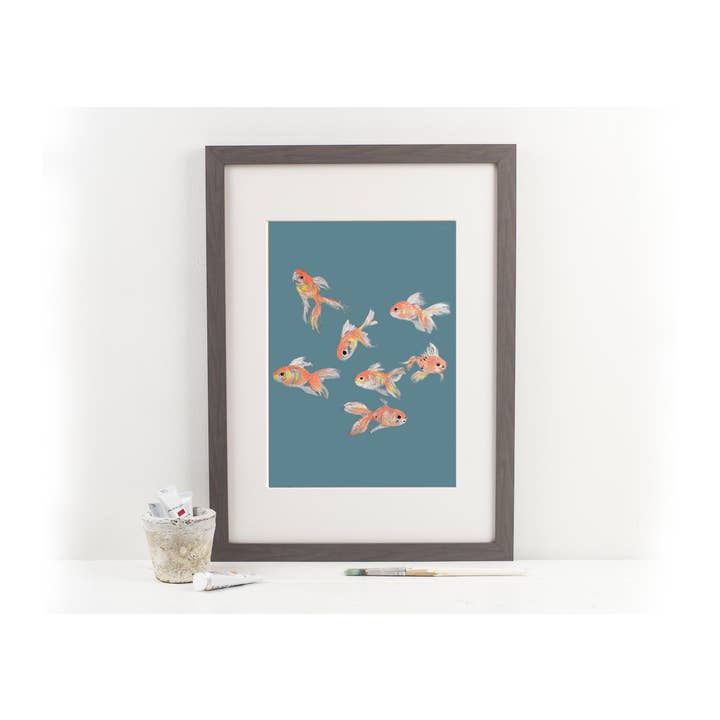 Imprimé Goldfish Glint dans un cadre A2 pour la vente par Print Circus