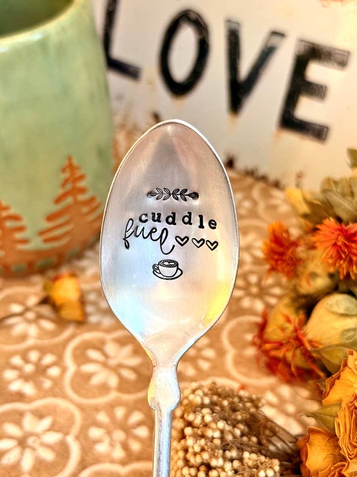 Cuillère à café vintage estampillée, Cuddle Fuel, cuillère d'amour, Saint-Valentin pour la vente par The WildSmith