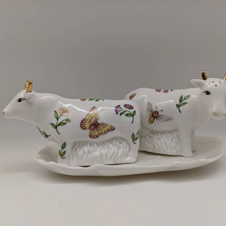 Saleiro e Pimenteiro - Vacas Elegantes em Porcelana 14K por atacado de Green Pastures Wholesale