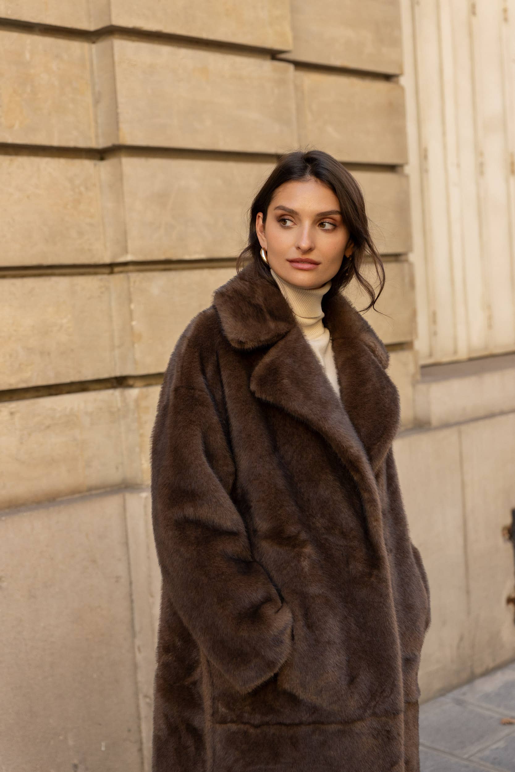 Attentif Paris - Wholesale Fur/Faux Fur Coat - Women's - Long synthetic fur coat with lapel collar27