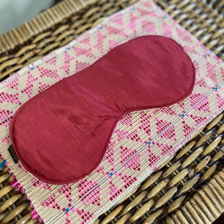 Masque pour les yeux artisanal doublé de soie tissé à la main pour la vente par Traveling Traders Bazaar