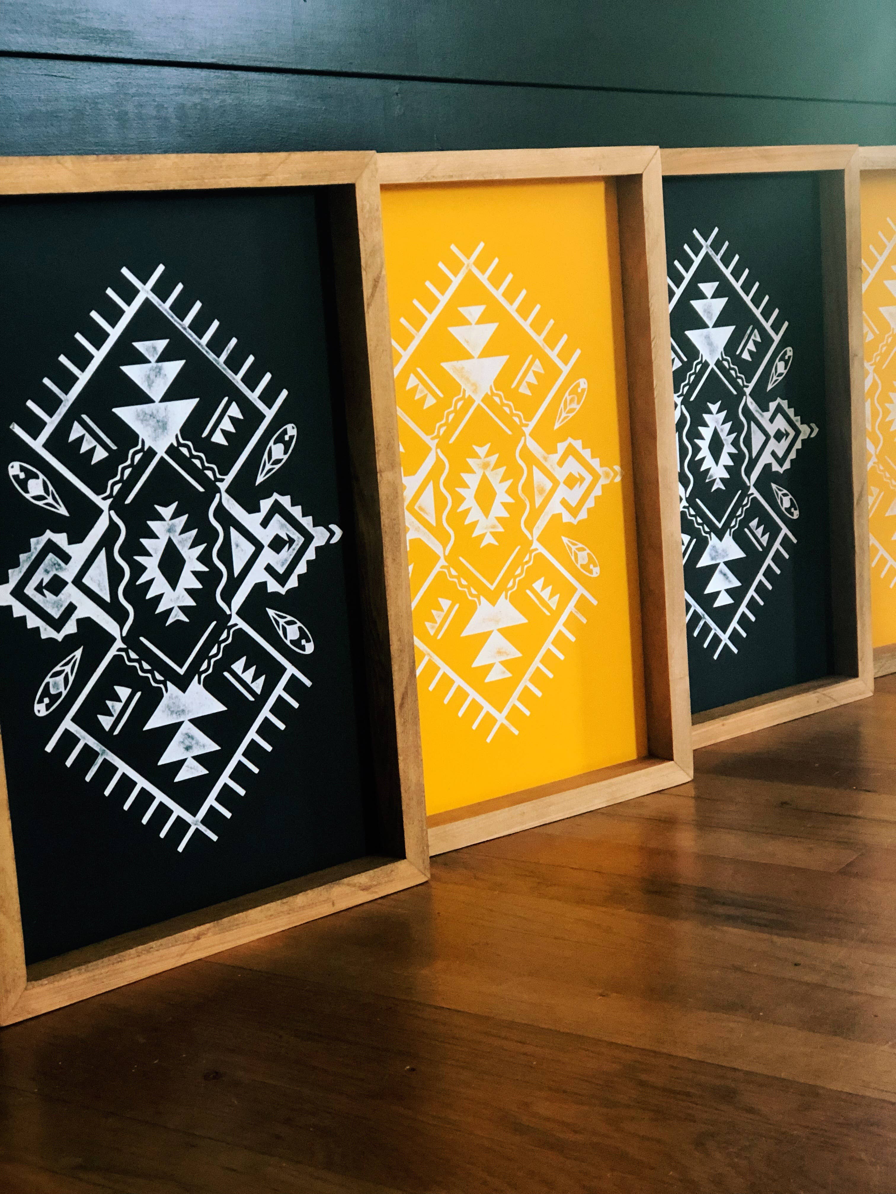 Southern Mesa Trading Co. - Venta al por mayor Letreros - Letrero de Madera Moab en Negro2