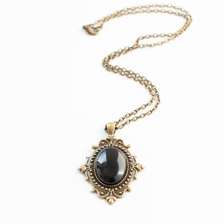 Decadent Designs - Venta al por mayor Collares con colgantes/abalorios - Collar gótico con colgante de ónix negro y cadena de bronce4