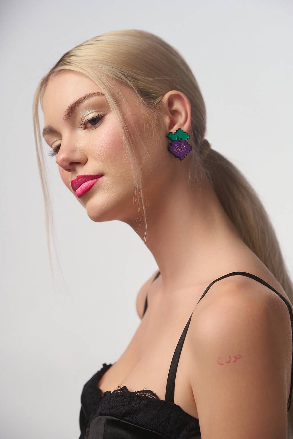 Funk Da Queen - Vente Clous d'oreille - Pixel Pop – Boucles d'oreilles en plexiglas betterave au design pixelisé1