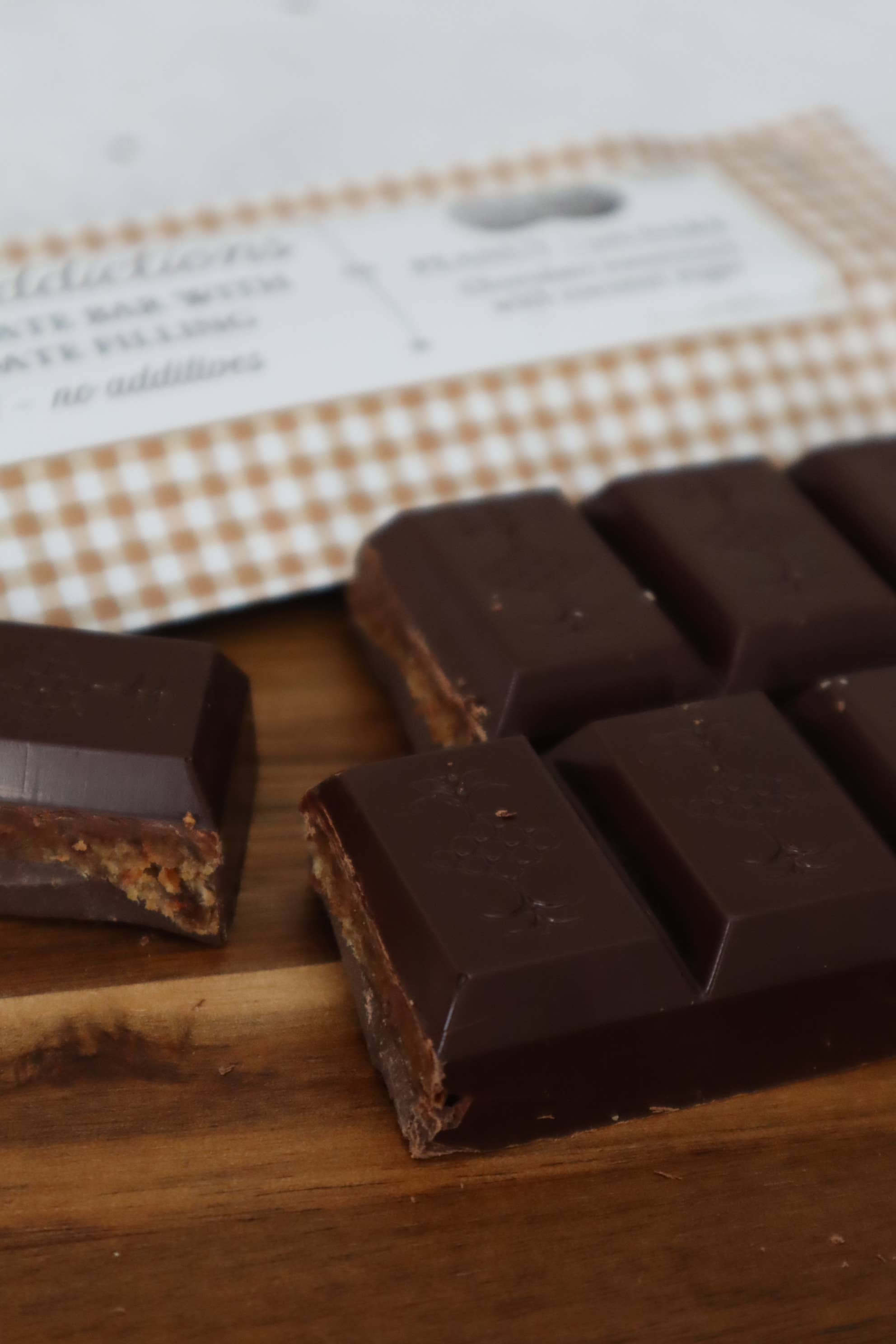 Mild Addictions - Vendita all'ingrosso Barretta di cioccolato - Barretta di Cioccolato Fondente con Ripieno di Arachidi e Datteri Medjool 4,2oz4