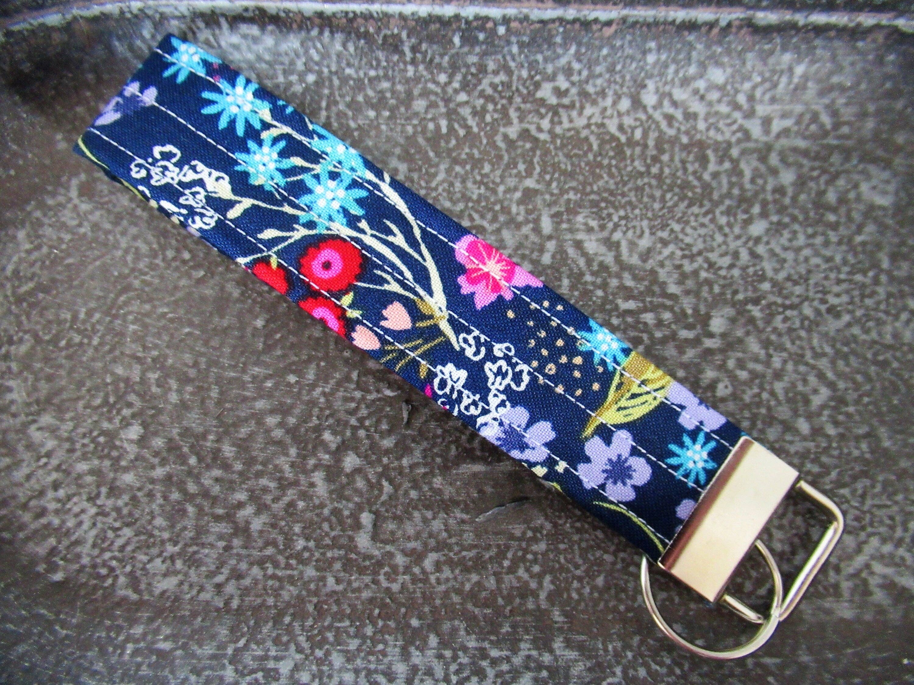 Thread and Purls – Großhandel Schlüsselanhänger – Damen – Schlüsselanhänger-Armband, Blaugrüner Armband-Schlüsselbund, Blaugrüner Schlüsselanhänger, Schlüsselanhänger-Armband, türkisfarbener Armband-Schlüsselbund, marineblauer Schlüsselanhänger, blaugrünes Handgelenkband6