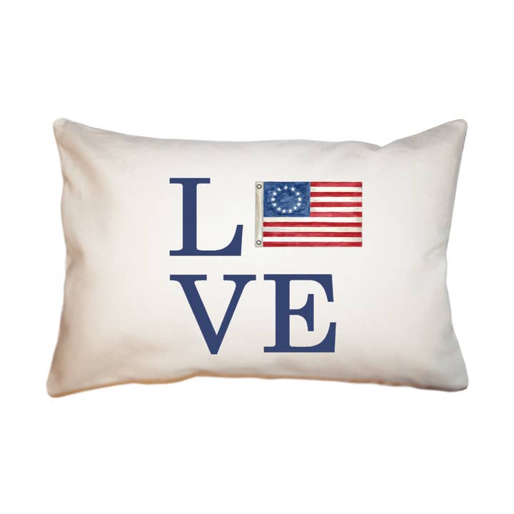 Love, cuscino rettangolare grande con bandiera degli Stati Uniti per la vendita all'ingrosso da parte di Tina Labadini Designs