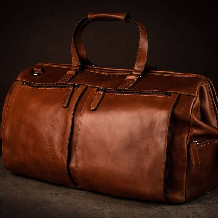 TIME TO MARKET SWEDEN AB – wholesale Duffelväskor – Unisex – Portofino, Weekendbag i skinn, cognac
