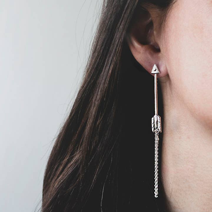 Borchie asimmetriche Lady Paramount per la vendita all'ingrosso da parte di Mackenzie Jones Designs