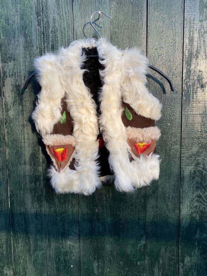 Gilet Aida en peau de mouton pour enfants pour la vente par Dandelie