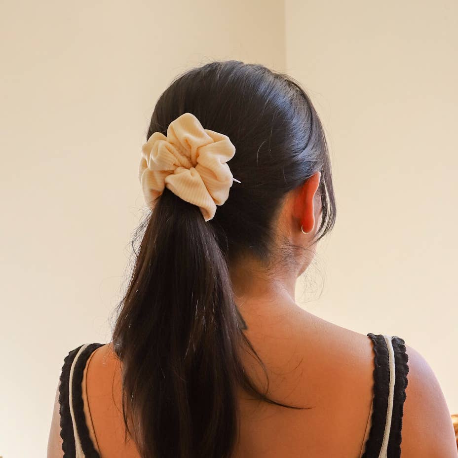 Wild Rose Accessories – Großhandel Haargummi – Damen – Cord-Haargummi aus Marshmallow-Samt 2