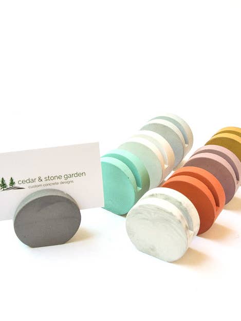 Rund visitkortshållare i betong för wholesale av Cedar & Stone Garden