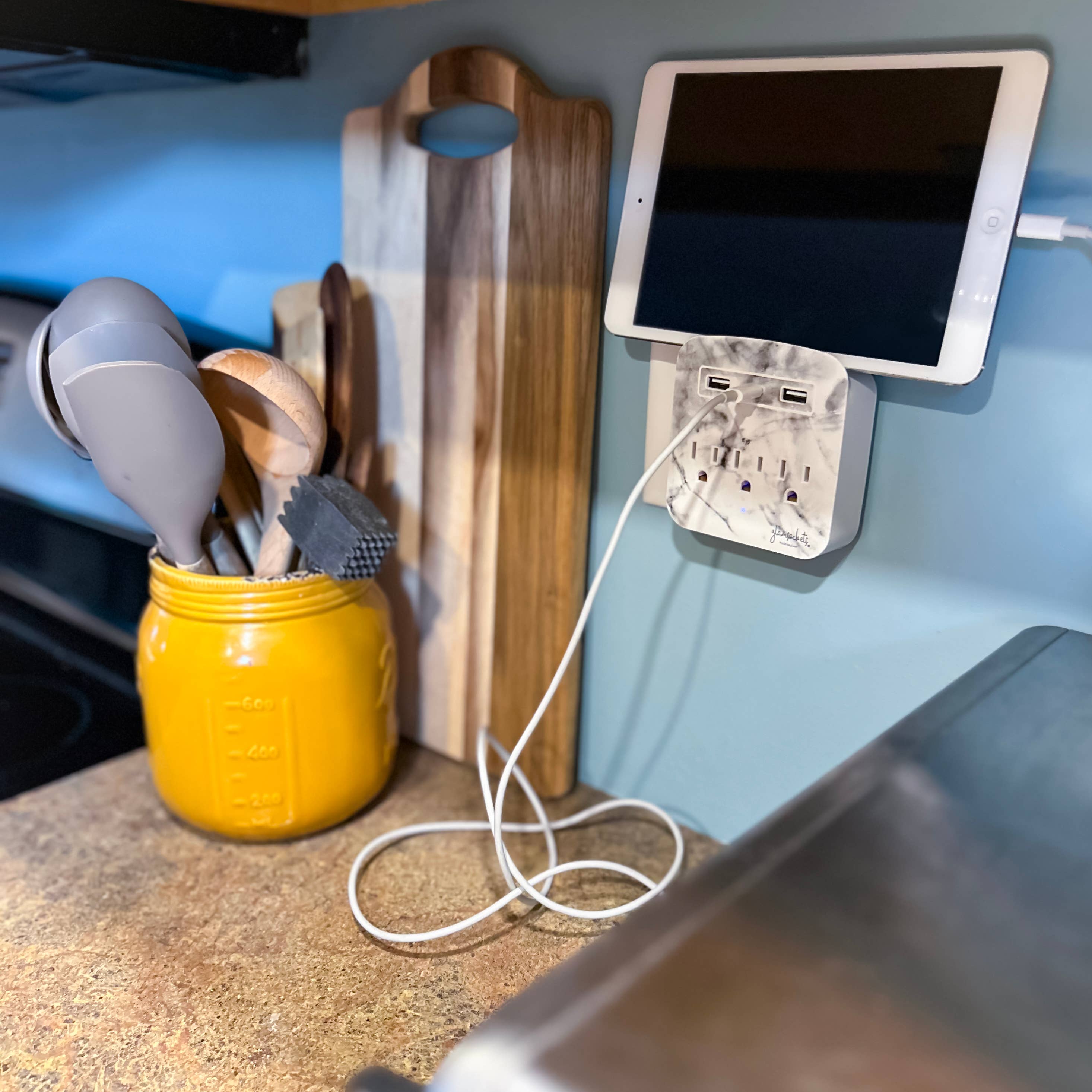 Flipo Group, Ltd. - Vente Adaptateurs secteurs - Glamsockets Parafoudre avec Support pour Téléphone7