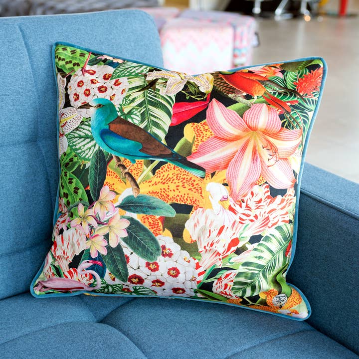 Cojín relleno de plumas Myrtle and Mary, 20 pulgadas, TROPICAL BOMB 2 para venta al por mayor de Febland