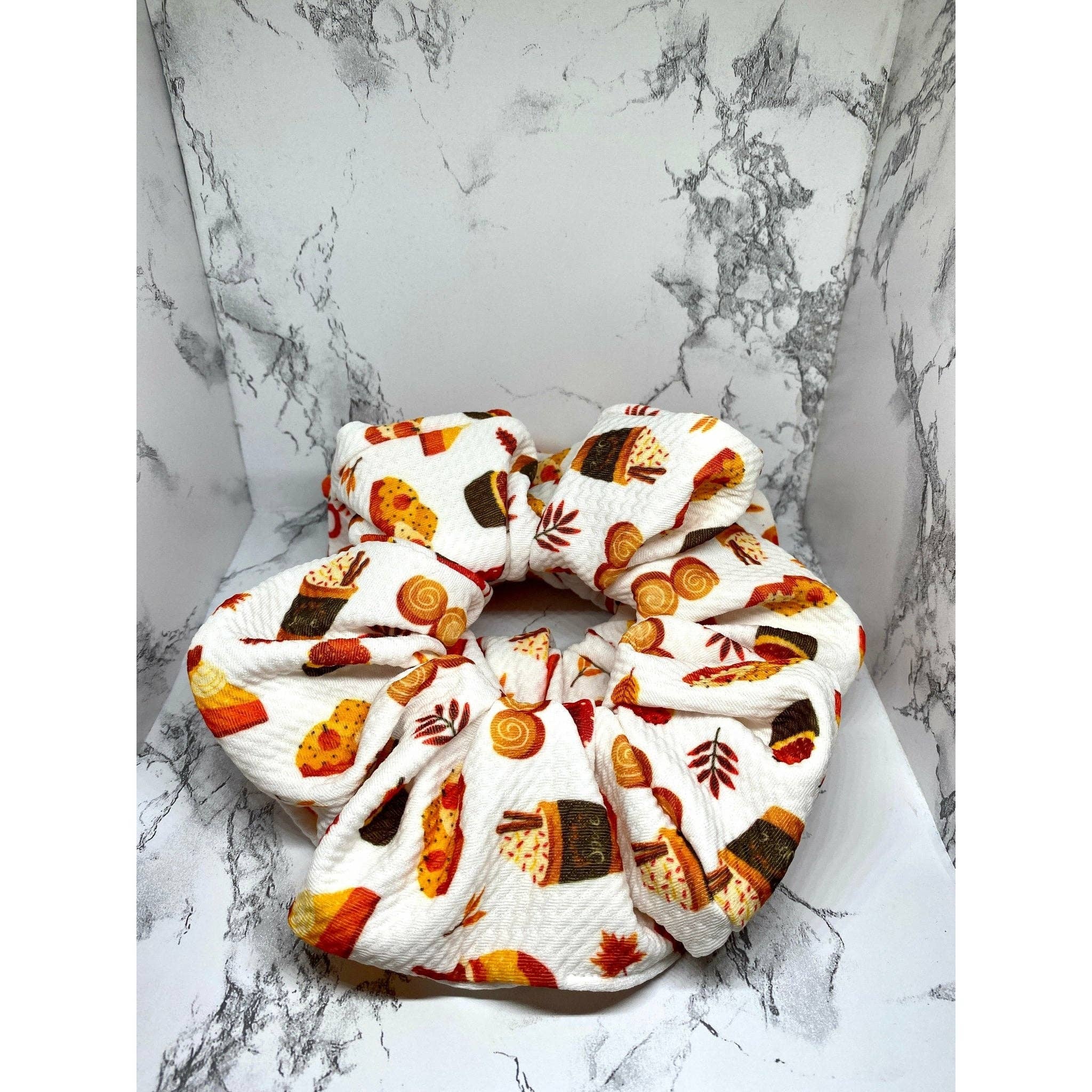 Enchanted Scrunch – Engroshandel Scrunchie – Kvinder – Pumpkin Spice Latte Bullet Fall Scrunch2