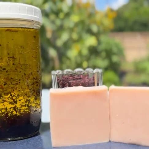 Barre pour le corps à l'argile rose (barre de 3 oz) pour la vente par Archdale Homestead