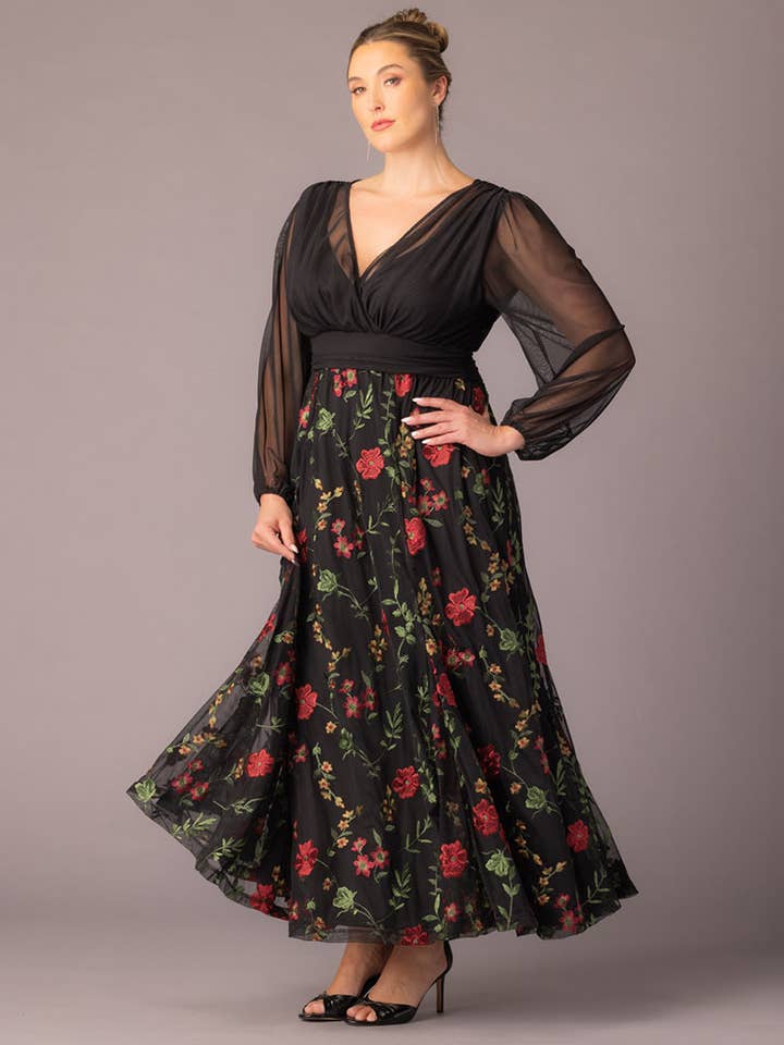 Robe en maille brodée Isabella - Grandes tailles pour la vente par Kiyonna