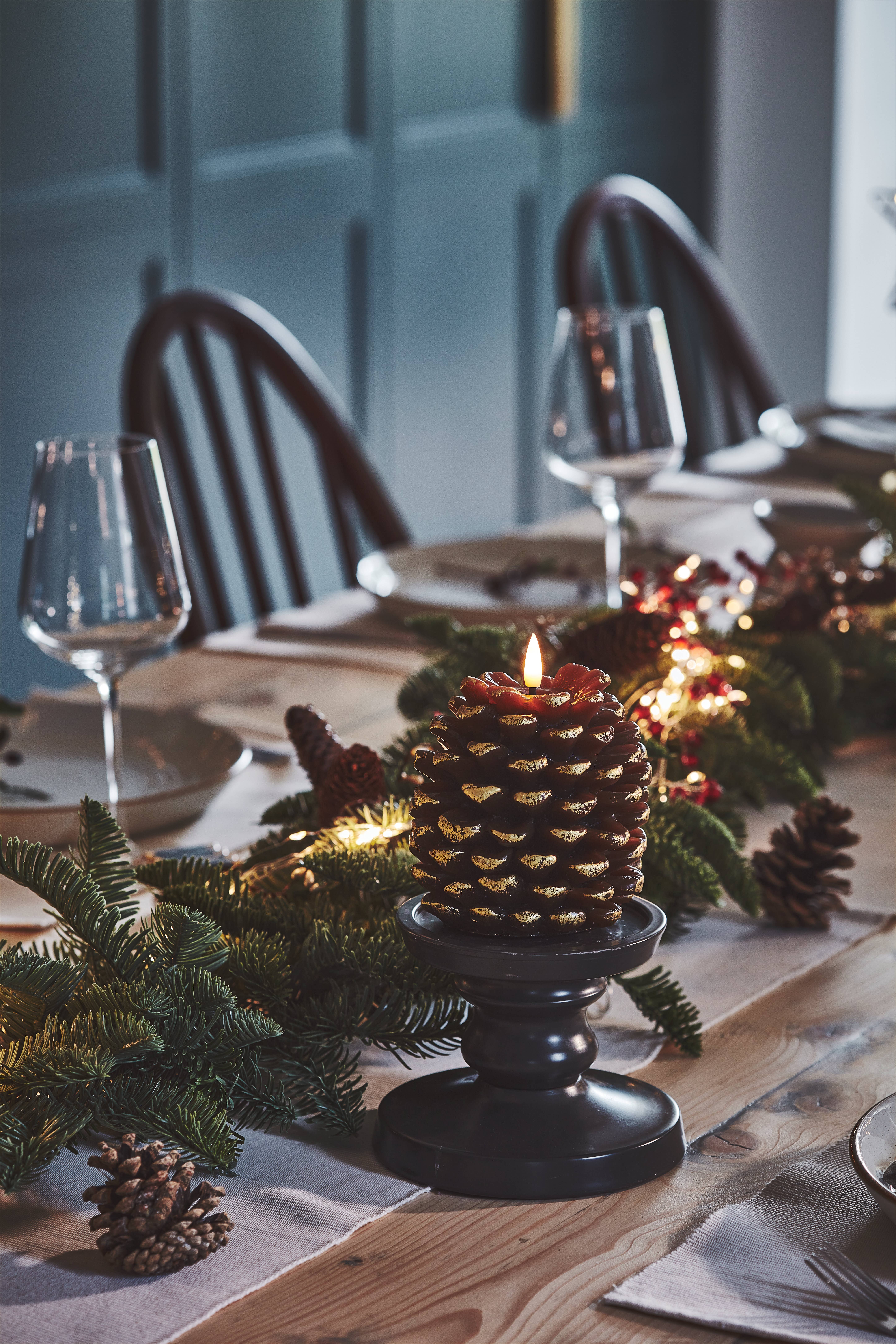 Lumina Of London Co - Vente Bougie sans flamme - Bougie en forme de pomme de pin - Centre de table de Noël parfait2