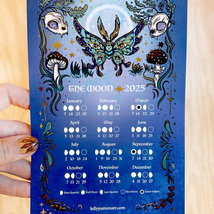 Secret Creatures - Vendita all'ingrosso Calendario - Calendario Lunare 2025, Design di Falena e Fungo