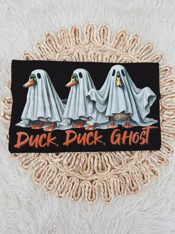 Duck Duck Ghost Halloween T-shirt för wholesale av Signs By Aprils LLC