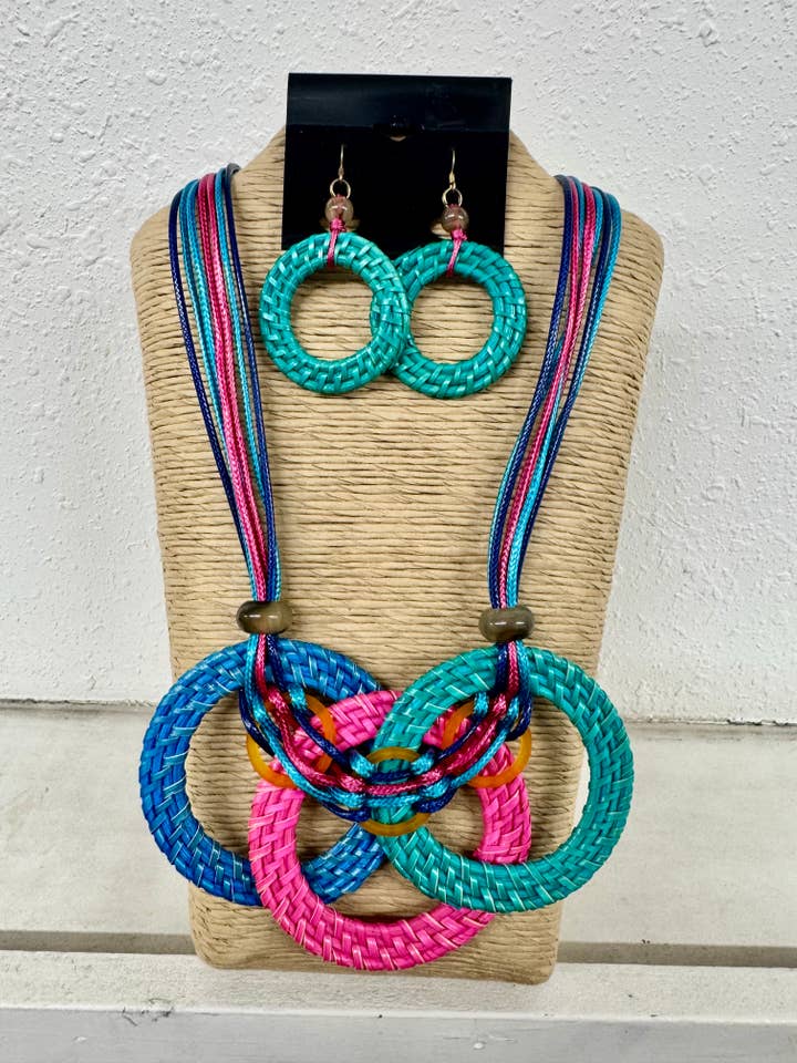 7 BRINS CORDON EN CIRE MULTICOLORE AVEC RAFFIA ROND MULTICOLORE pour la vente par International Duru's